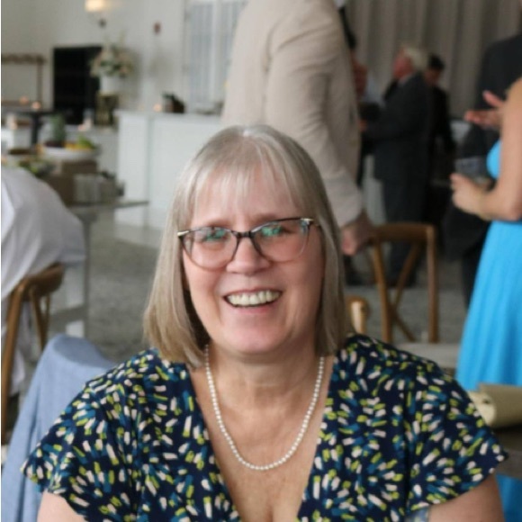 Meet your Posher, Carol - Picture 1 of 7